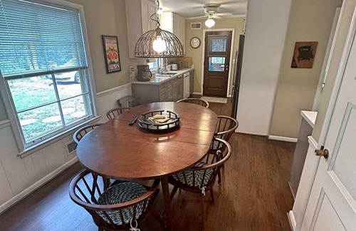 Hillwood Cabin | Nashville elegance enjoy southern comfort in style