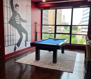 Downtown Nashville Apartment | Nashville Elvis Suite 4BR by Maddox Hotel