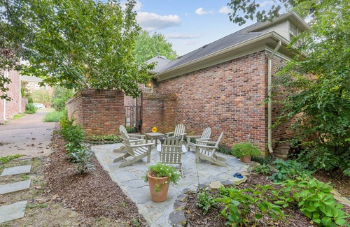 Green Hills House | Nashville/Green HIlls Cozy Family Home. Great for entertaining. Pet Freindly