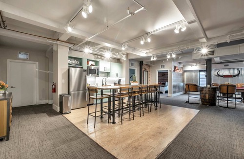 Downtown Nashville Apartment | Nashville Honky Tonk Suite: 6 BR by Maddox Hotel