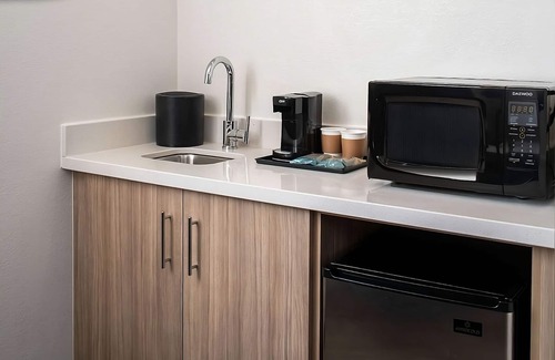 Donelson Resort | Nashville's Artistic District! Kitchenette, Pet-friendly Property, Free Parking!