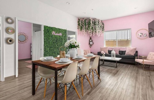 Maxwell Condo | Nashville's Flower Corner