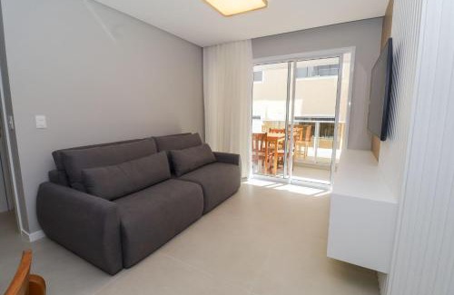 Sao Jose Apartment | Nassau 203 - Excelente apartamento - Finamente mobiliado e decorado - À poucos metros da praia - (Consultar serviços de roupa de cama e banho)