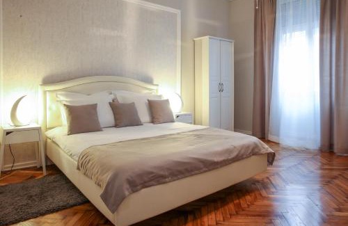 Kosancicev Venac Apartment | Natalie's Residence