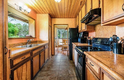 Royal Hawaiian Estates House | Nate's Place - Your Volcanoes National Park Getaway
