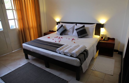 Seeduwa - Katunayake Hotel | Nathaliya Transit hotel CMB