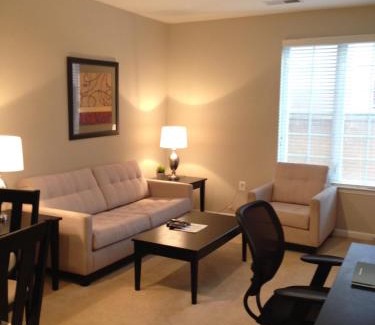 Aurora Highlands Apartment | National at Pentagon City