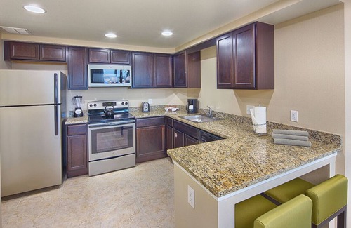 Enterprise Condo | National Finals RODEO- 1-BD Condo- Full Kitchen- In-suite Laundry, FREE Parking
