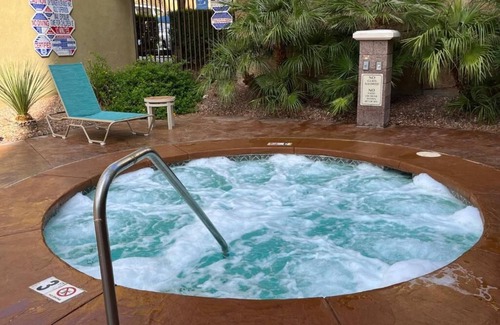 Enterprise Condo | National Finals RODEO- 1-BD Condo- Full Kitchen- In-suite Laundry, FREE Parking
