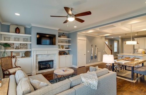 The Nations House | Nations Dream Home - Walk to food & drink! 10 mins from BRDWY! Family friendly!