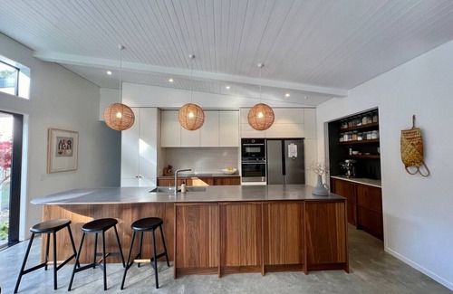 Mangawhai House | Native bush paradise. 10 mins to beach!