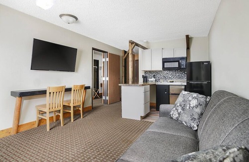 Wisconsin Dells Hotel | Natura Treescape Resort