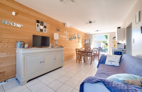 Saint-Vincent-sur-Jard Ski Chalet | Natural lagoon and relaxation, 6 adults 4 children