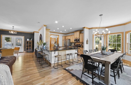 Mooresville House | Natural High Lakefront Retreat: Spacious Family Getaway with Entertainment Room, Huge Backyard, and More!