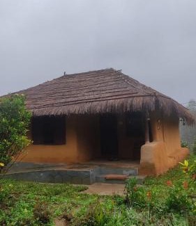 Kanthalloor Ski Chalet | Natural mudhouse