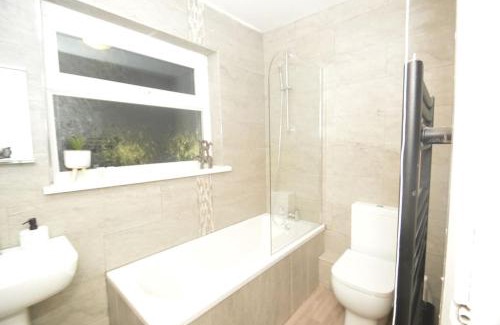Gateshead House | Natural Sanctuary 4 Bedroom - SuiteLivin