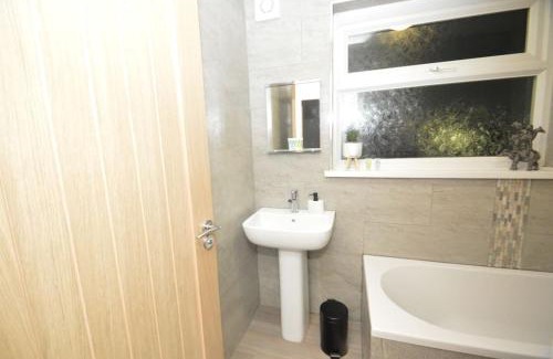 Gateshead House | Natural Sanctuary 4 Bedroom - SuiteLivin