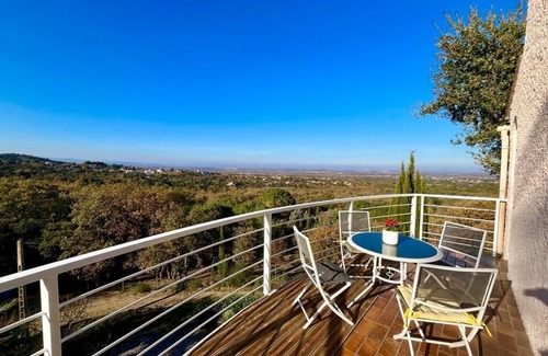 Laroque-des-Alberes Apartment | Natural vacations, close to the sea!