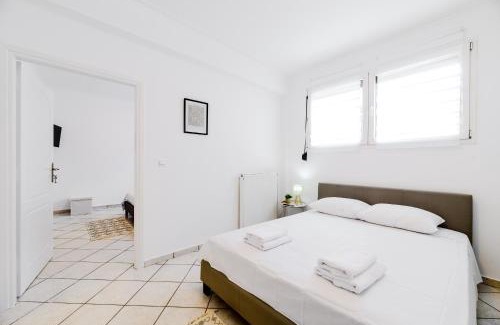 Ilisia Apartment | Naturally Cool 2BR Central ATH