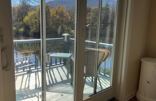 Dorset House | Nature, activities, dining, farmers market and shopping near town.