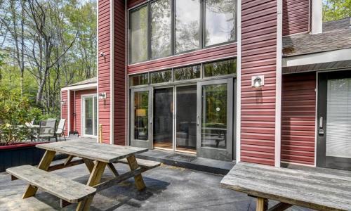 Pocono Summit Villa | Nature, comfort and Fun oasis
