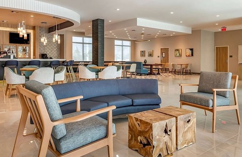 Lauderdale Beach Hotel | Nature Escape! Walk to the Beach! Spacious Unit, Pool