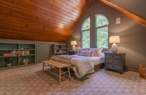 Fennville House | Nature lovers delight, private hot tub and a short walk to Lake MI