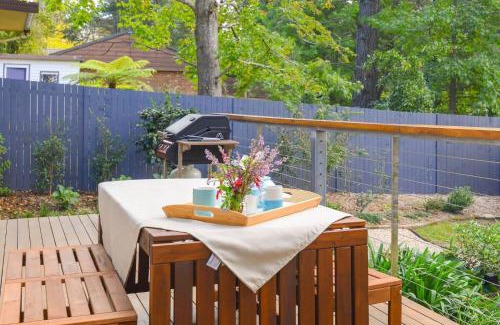 Wentworth Falls House | Nature Lovers Dream Hikes Fireplace