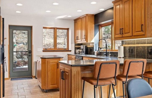 Newport House | Nature-Lover’s Retreat - 18 min to MSP and MOA