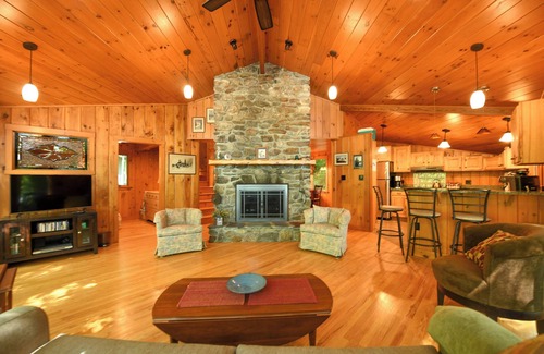 West Poland Cottage | Nature Lover’s Retreat on Thompson Lake – Cozy Cottage Escape