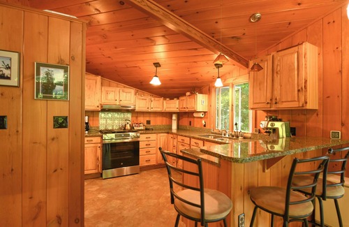 West Poland Cottage | Nature Lover’s Retreat on Thompson Lake – Cozy Cottage Escape