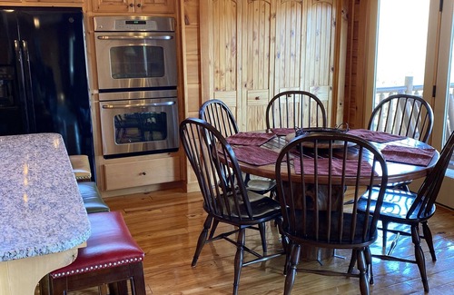Black Mountain Cabin | Nature Meets Comfort: Cabin with Fast WiFi, Hot Tub, Games, and Nature Trails!