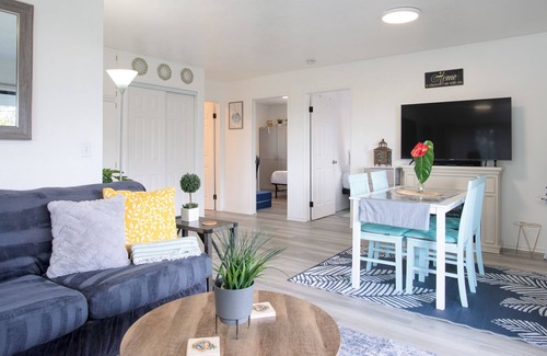 Royal Hawaiian Estates House | Nature retreat with ocean/mountain views & lanai - near Hawaii Volcanoes NP