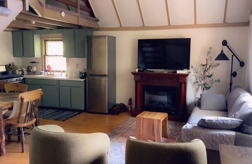 Pocono Lake Cabin | Nature's Haven in Pocono Paradise - huge front deck with seasonal lake view !