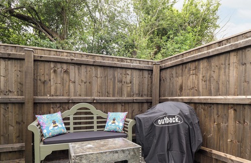 Louth Cottage | NATURE'S NOOK, romantic, character holiday cottage in Louth
