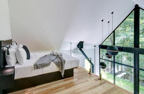 Lac Superieur Village Ski Chalet | Nature's Paradis 3 bedrooms by Rcnt Chalets