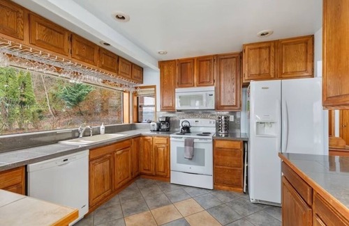 Brinnon House | Nature's Paradise Hood Canal 4 b/r sleeps 6 Waterfront Home w/NatGeo Views