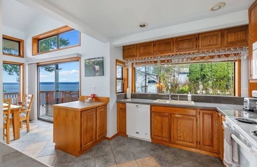 Brinnon House | Nature's Paradise Hood Canal 4 b/r sleeps 6 Waterfront Home w/NatGeo Views