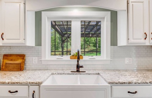 Steelville House | Nature Vacation Destination! - Hot Tub and Sauna