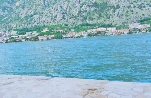 Kotor Apartment | Nature View Cozy Flat 1 min to Sea in Kotor