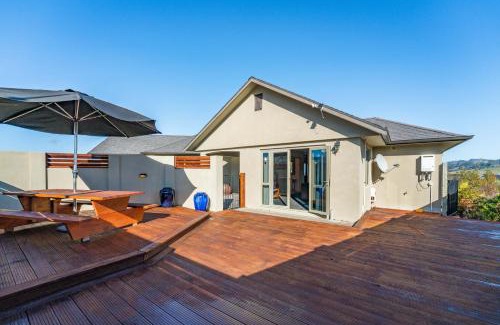 Nukuhau House | Nature Vistas - Lake Taupo Holiday Home