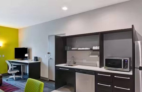 Lake Hamilton Hotel | Nature’s Nook: Lake View, Full Kitchen, Pet-friendly, Free Breakfast & Parking!