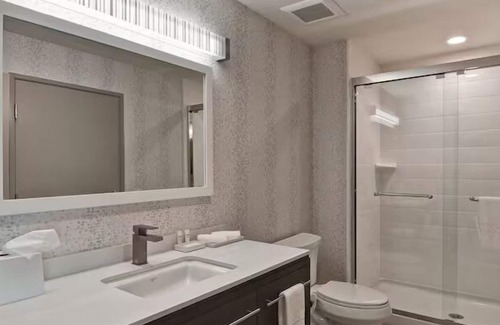 Lake Hamilton Hotel | Nature’s Nook: Lake View, Full Kitchen, Pet-friendly, Free Breakfast & Parking!