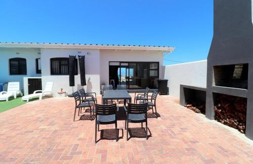 Struisbaai House | Naude House In Struisbaai