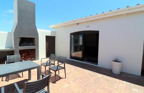 Struisbaai House | Naude House In Struisbaai