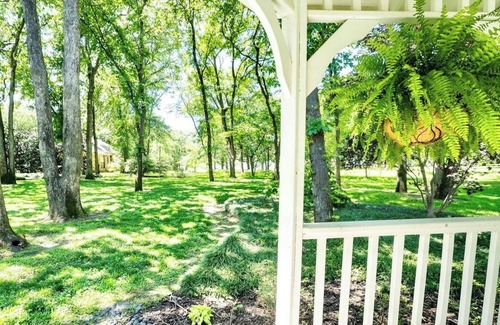 Cedar Creek Reservoir House | Nautical Lake View Cottage on Enchanted Isles Island, Cedar Creek Lake, Texas