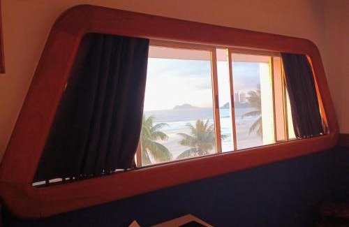 Pitangueiras Apartment | Nautical Theme Apartment Facing the Spectacular Sea
