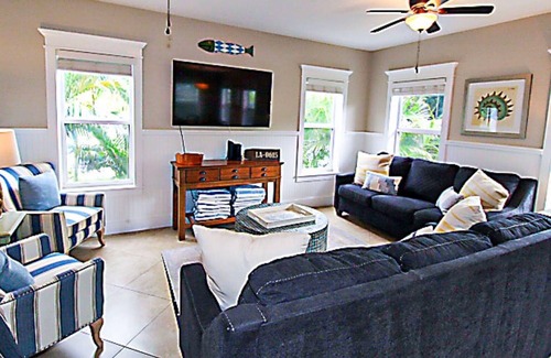 Bradenton Beach House | Nautical Tides by AMI Locals