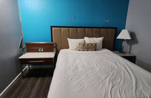 West Hills Apartment | Naval Suites - Room 230