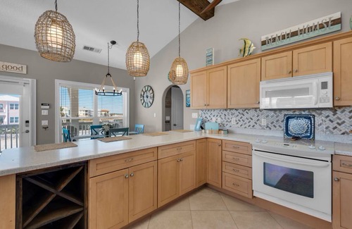 Navarre Beach Cabin | Navarre Beach Bungalow/PRIVATE POOL & Dog Friendly